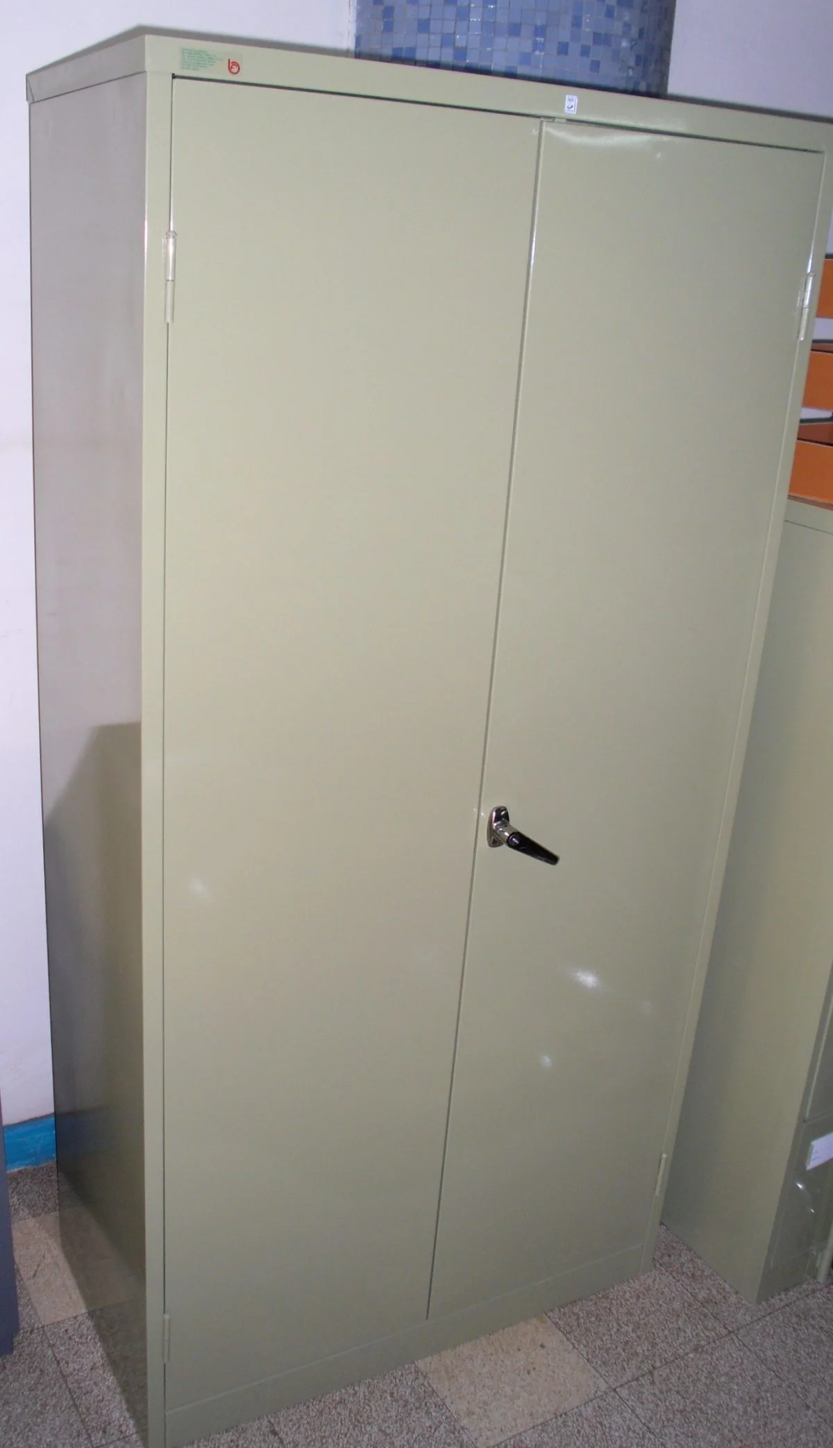 2-Door metallic cabinet - Image 4