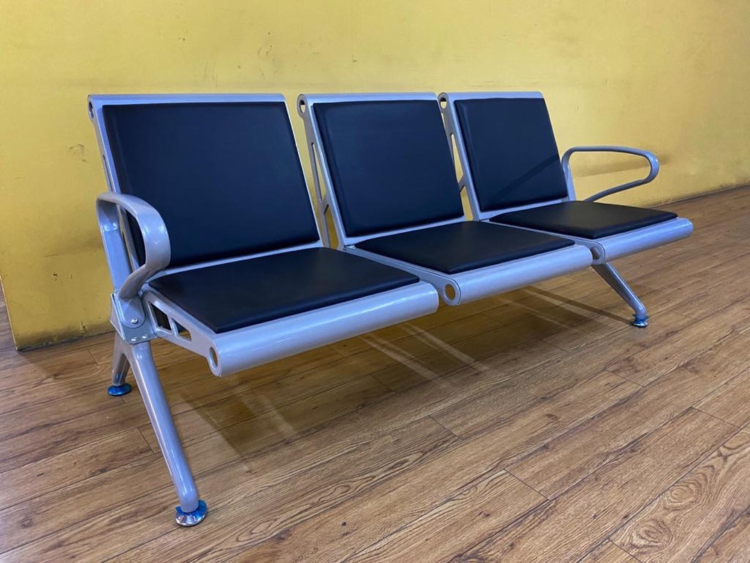 290002581_3510313442529182_7400424361919488633_n.jpg Heavy-duty waiting bench - Image 1