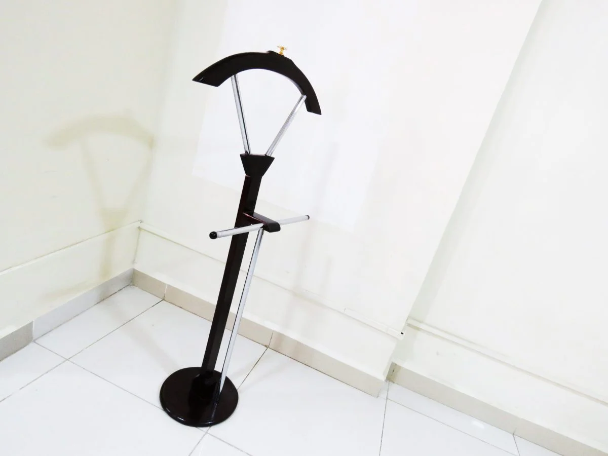 Mahogany wooden office coat hanger - Image 3